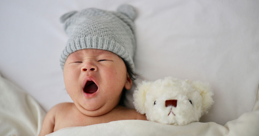 bébé qui baille, faire dormir bebe